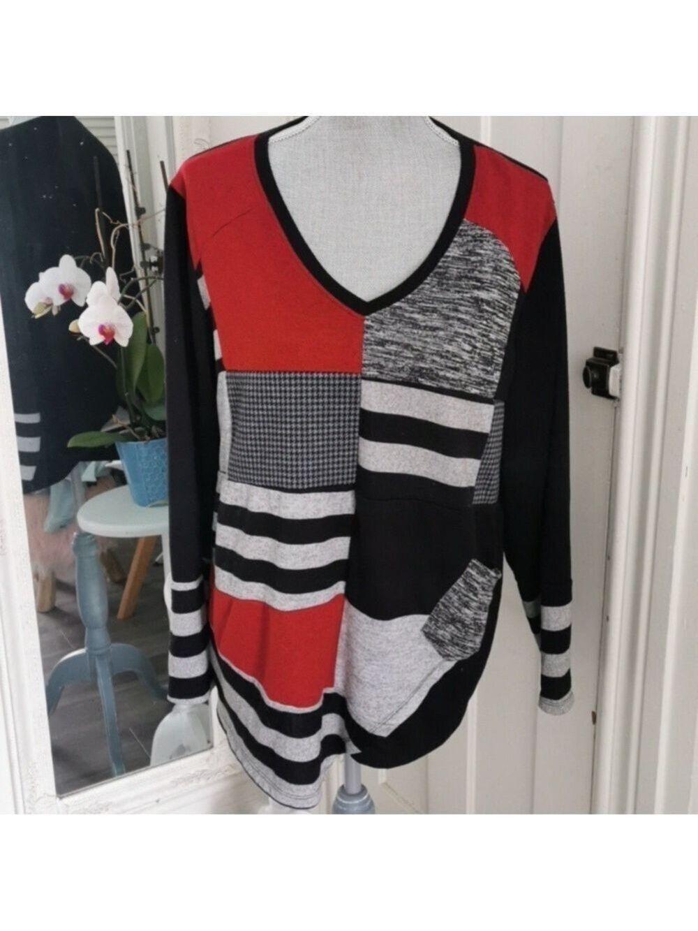 Claire France geometric abstract print. With pocket. Size 2X